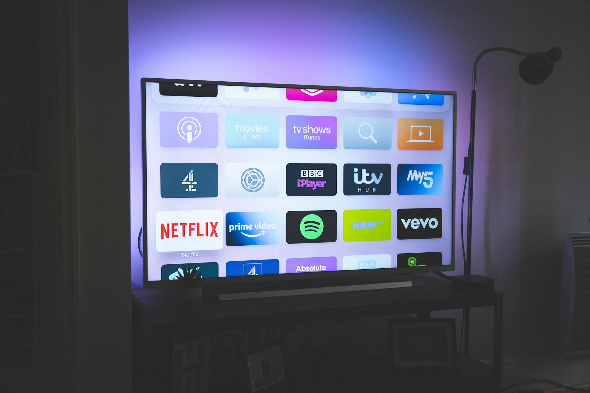 Smart TV streaming movies and series - IPTV Alberta